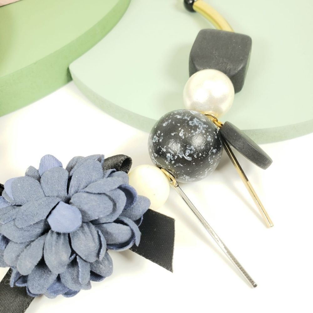 Brand New Handmade Blue Flower With Stones Necklace - Picture 3 of 5